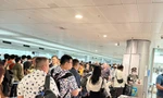 Khách nhúc nhích ở sân bay Tân Sơn Nhất, đợi gần 1 tiếng mới được check-in 