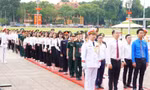 96 thủ khoa xuất sắc báo công, vào Lăng viếng Bác