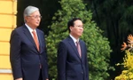 Chủ tịch nước Võ Văn Thưởng đón Tổng thống Kazakhstan Kassym-Jomart Tokayev ngày 21/8. (Ảnh: Như Ý)