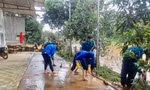 Thanh niên Đắk Nông giúp người dân khắc phục hậu quả mưa lũ