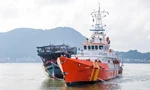 Tàu cá Bình Định chở 14 thuyền viên gặp nạn trên biển