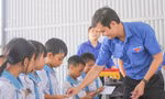 Trung ương Đoàn trao tặng hàng trăm suất học bổng cho học sinh Bình Định
