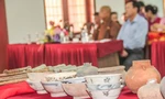 Đại đức tặng kiếm và cổ vật có nguồn gốc từ thời Tây Sơn