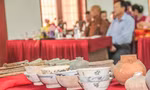 Đại đức tặng kiếm và cổ vật có nguồn gốc từ thời Tây Sơn
