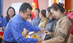 Ấm áp ‘Gian hàng 0 đồng’ cho thanh niên công nhân