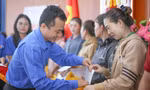 Ấm áp ‘Gian hàng 0 đồng’ cho thanh niên công nhân
