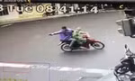 [Video] Nhóm người rượt đuổi, nổ súng bắn nhau trên đường phố như phim hành động