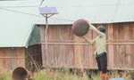 Kéo điện về cho thôn nằm lọt thỏm giữa rừng