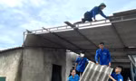 Tuổi trẻ Hà Tĩnh hỗ trợ dọn nhà, bàn giao mặt bằng thi công đường dây 500kV