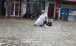 Mưa kéo dài nhiều giờ, thành phố Hà Tĩnh ngập nặng