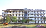 Trường trung cấp tiền 'chục tỷ' bỏ hoang, thành nơi chăn thả bò