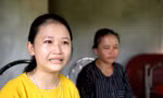 Á khoa khối C Hà Tĩnh: 'Bố mất, mẹ hỏng một mắt, em sợ không có tiền đi học'