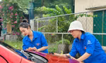 Thanh niên Hà Tĩnh rửa xe gây quỹ tặng trẻ nghèo