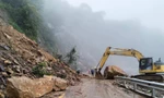 Giải phóng hàng trăm khối đất đá sau sạt lở, quốc lộ 8A được thông tuyến
