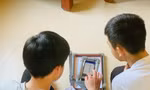 Nhóm học sinh lớp 11 chế tạo giá chấm thi trắc nghiệm 