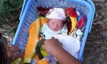 Bé gái sơ sinh bị bỏ rơi trước sân nhà cùng mảnh giấy 'nhờ nhận nuôi cháu'