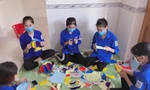Làm đèn lồng từ ống hút, bán khẩu trang gây quỹ tặng quà Trung thu cho trẻ em nghèo 