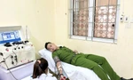 2 chiến sĩ công an hiến máu cứu người qua cơn nguy kịch