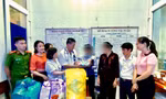 Bé trai sơ sinh bị bỏ rơi ở bờ ruộng được gia đình đón về chăm sóc