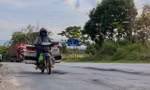 Đường xuống cấp, 'sống trâu' trải dài trên quốc lộ 15