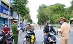 Vì sao đường phố TPHCM vẫn tấp nập giữa thời điểm giãn cách xã hội? 