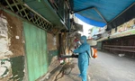 Vì sao hàng quán ở TPHCM vẫn 'cửa đóng then cài'?