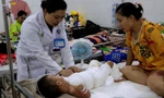 Mẹ lóc da cứu con bị bỏng nước sôi thoát chết