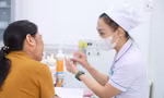 Mù mắt, nhiễm trùng vì 'thầy khoán' đắp lá trị bệnh