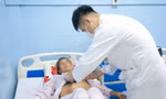 Người phụ nữ 8 năm 'mang thai' khối u gan khổng lồ