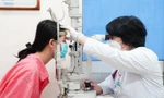 Thông tin mới nhất vụ thiếu nữ mù mắt sau tiêm filler tại tiệm cắt tóc, gội đầu