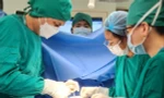 Bé gái thủng dạ dày, tắc ruột vì ăn mọi thứ trong tầm tay