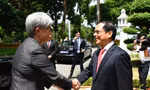 Bộ trưởng Ngoại giao Bùi Thanh Sơn đón người đồng cấp Úc Penny Wong sáng 22/8. (Ảnh: Như Ý)