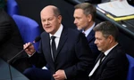 Thủ tướng Đức Olaf Scholz phát biểu khi đứng bên cạnh Bộ trưởng Tài chính Christian Lindner ngày 15/11. (Ảnh: Reuters)