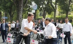 Hai Thủ tướng Việt Nam - Hà Lan cùng đạp xe dạo phố Hà Nội
