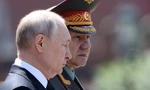 Tổng thống Nga Vladimir Putin và Bộ trưởng Quốc phòng Sergei Shoigu. (Ảnh: Sputnik)
