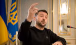 Tổng thống Ukraine Volodymir Zelensky. (Ảnh: The Sun)
