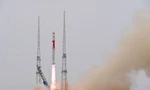 Tên lửa đẩy Zhuque-2 chạy bằng oxy và mê-tan hóa lỏng được phóng lên ngày 12/7. (Ảnh: Xinhua)