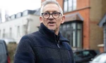 Gary Lineker mất việc ở đài BBC vì đăng quan điểm chỉ trích chính sách nhập cư của chính phủ Anh. (Ảnh: AP)