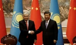 Chủ tịch Trung Quốc Tập Cận Bình đón tiếp Tổng thống Kassym-Jomart Tokayev của Kazakhstan. (Ảnh: Reuters)
