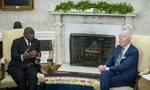 Tổng thống Mỹ Joe Biden tiếp Tổng thống Nam Phi Cyril Ramaphosa tại Nhà Trắng tháng 9/2022. (Ảnh: NYT)