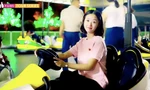 YouTuber Triều Tiên YuMi chơi trong một công viên ở Bình Nhưỡng