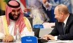 Tổng thống Nga Vladimir Putin (phải) và Thái tử Ả-rập Xê-út Mohammed bin Salman. (Ảnh: Reuters)