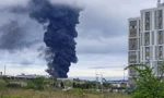 Khói bốc lên từ kho nhiên liệu bốc cháy ở bán đảo Crimea ngày 29/4