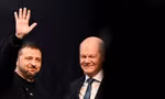 Thủ tướng Đức Olaf Scholz và Tổng thống Ukraine Volodymir Zelensky. (Ảnh: Reuters)