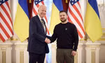 Tổng thống Mỹ Joe Biden trong cuộc gặp Tổng thống Ukraine Volodymir Zelensky tại Kiev ngày 20/2