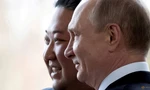 Tổng thống Nga Vladimir Putin và Chủ tịch Triều Tiên Kim Jong Un trong cuộc gặp tại Vladivostok năm 2015. (Ảnh: Reuters)