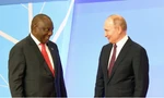 Tổng thống Nam Phi Cyril Ramaphosa (trái) và Tổng thống Nga Vladimir Putin trong dịp diễn ra hội nghị thượng đỉnh Nga - châu Phi (Ảnh: GCIS)