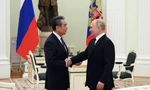 Tổng thống Nga Vladimir Putin tiếp nhà ngoại giao Trung Quốc Vương Nghị