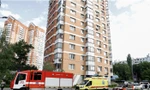 Xe cứu hỏa và cứu thương có mặt tại một tòa nhà chung cư ở Mátxcơva, sau báo cáo về vụ tấn công bằng máy bay không người lái ngày 30/5. (Ảnh: Reuters)