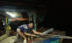 Ngư dân trắng đêm bảo vệ tàu thuyền trước bão YAGI 